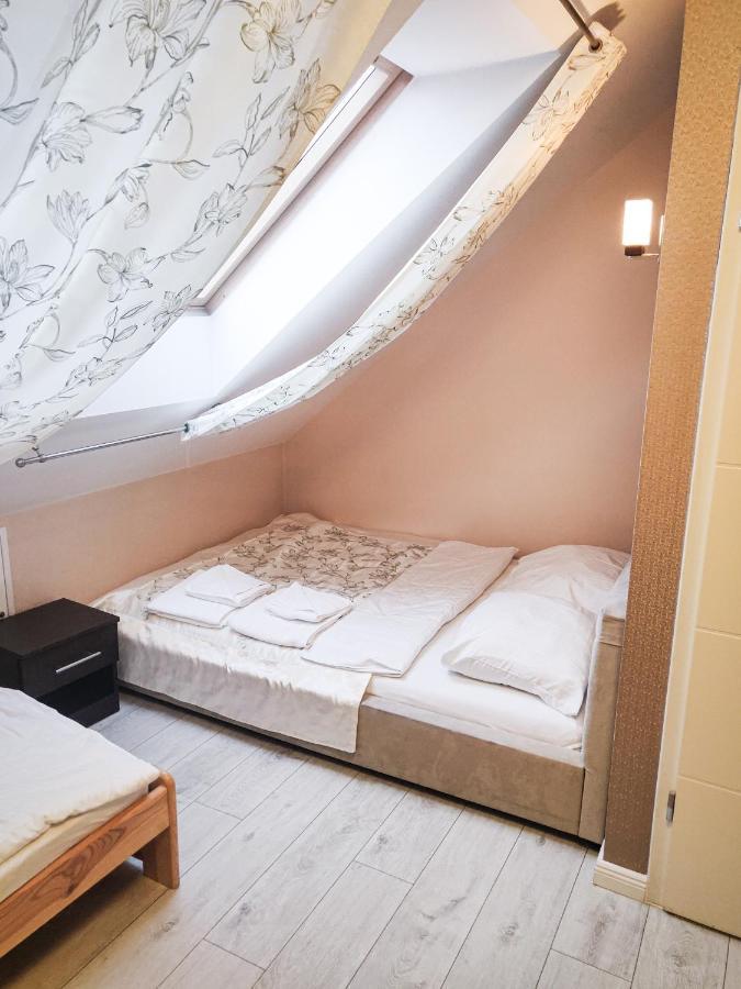 Dom Weselny Pod Kasztanem Hotel Любан Екстериор снимка