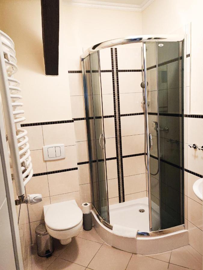Dom Weselny Pod Kasztanem Hotel Любан Екстериор снимка